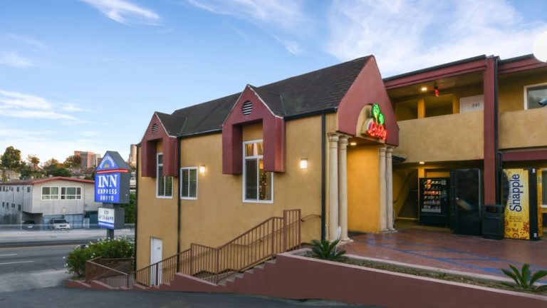 Hollywood inn express lax