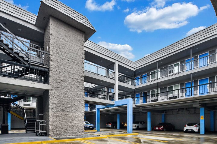 Hollywood inn express century blvd