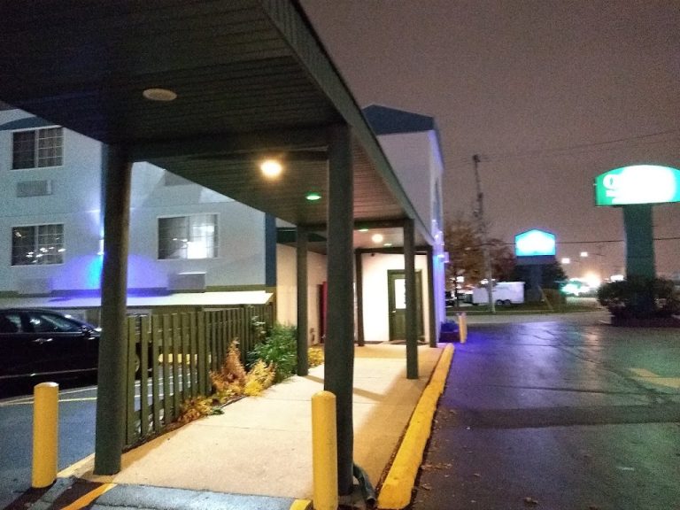 Hotel o hare inn & suites